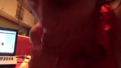 Schoolgirl sugit fratris irrumatus cum nemo est in domum suam